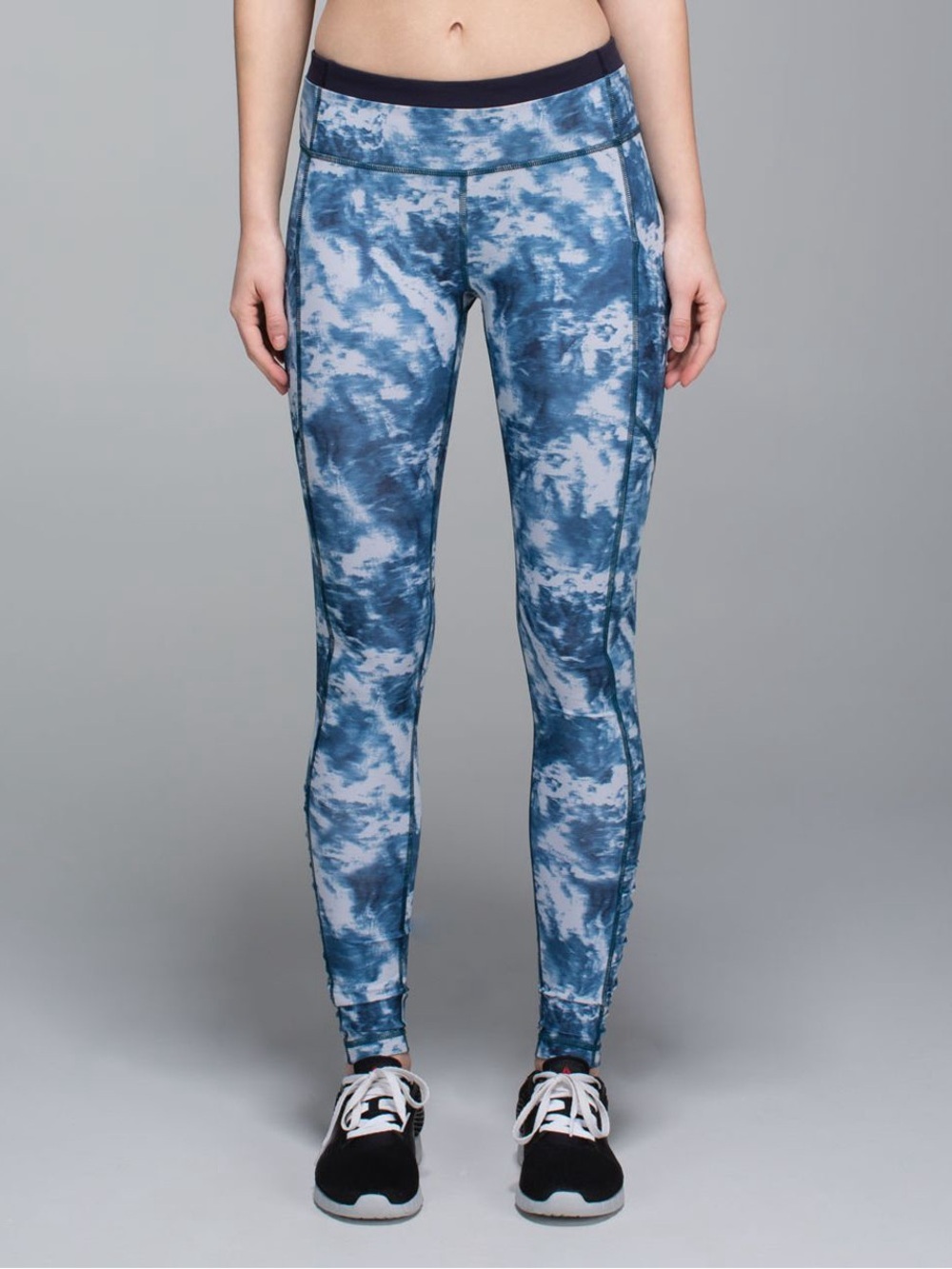 Lululemon Speed Tight III Leggings
Luxtreme Blue Tie-Dye Pockets Athletic Size 6